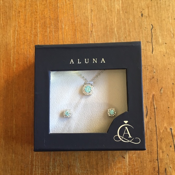 Silver and Aquamarine Earring and Necklace Set - Picture 2 of 3